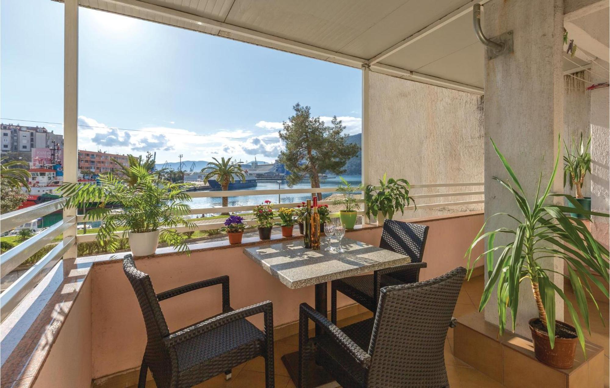 Awesome Apartment In Ploce With Kitchen Exterior foto